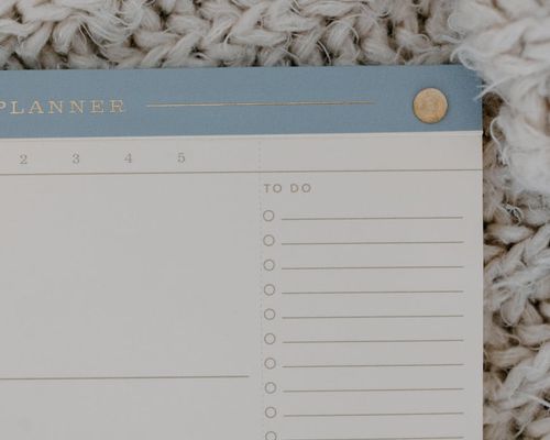 Aesthetic image of a calendar and a plant, symbolizing daily routine.